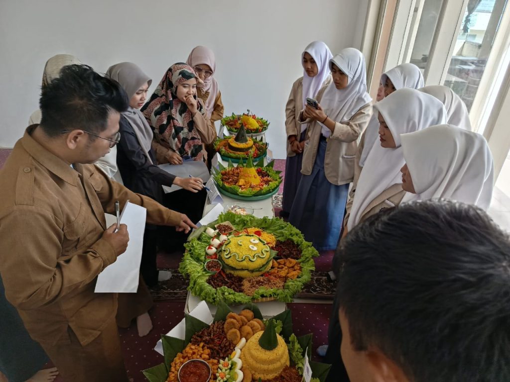 lomba tumpeng milad alirsyad